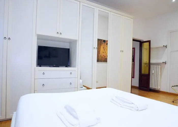 We - Leone - Rome, Vatican Apartament